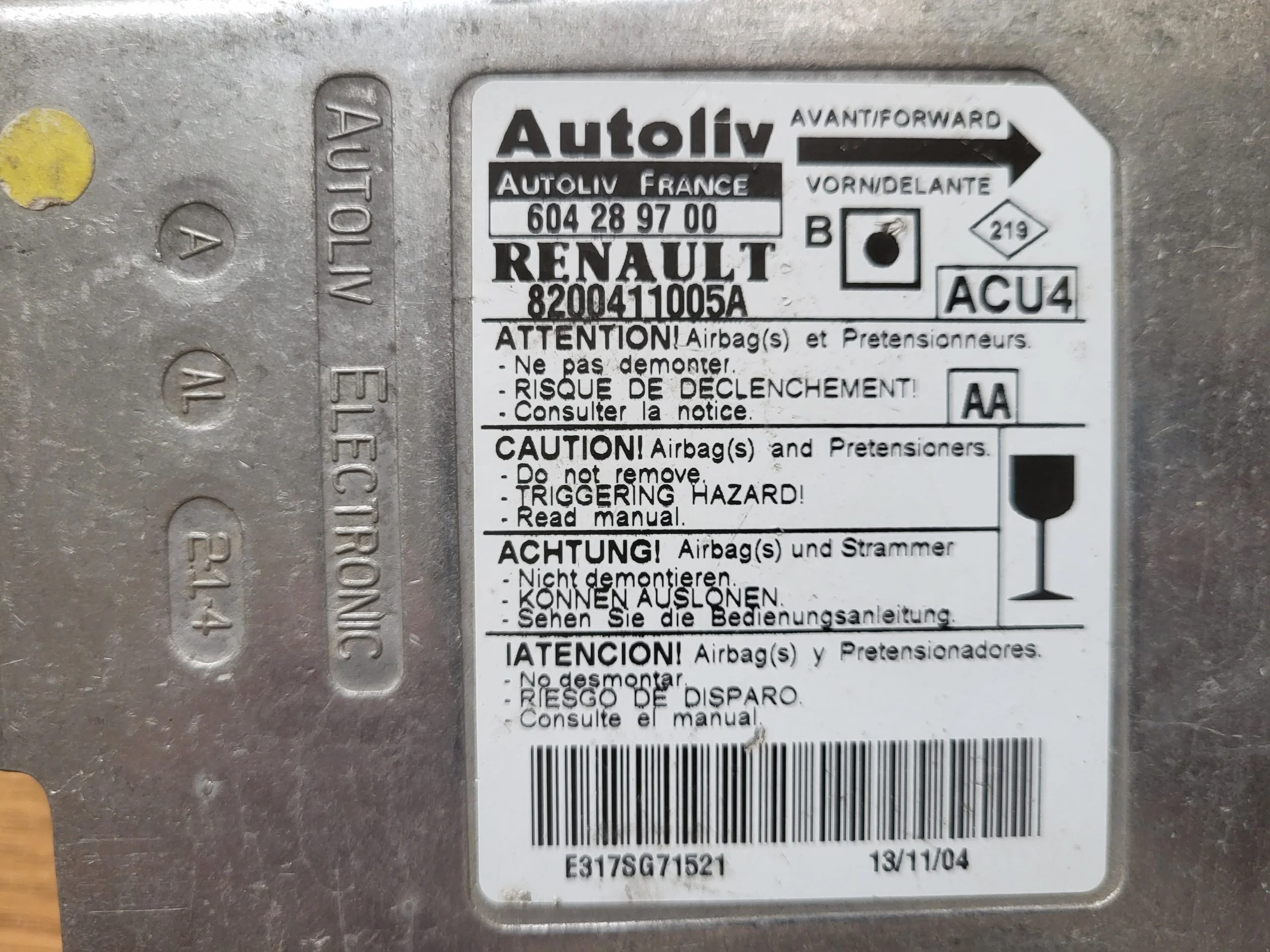 604289700 820041105A Centralita airbag megane 2